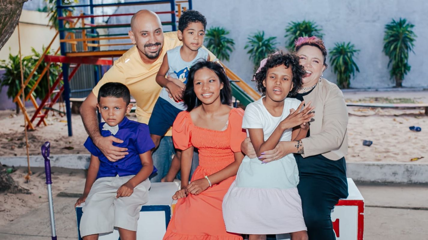 Capa da notícia Família Completa: DPE-AP garante adoç