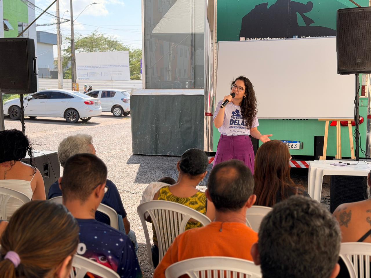 Capa da noticia Mulheres do Residencial São José recebem acolhimento e orientação jurídica na ação ‘Defensoria Delas’