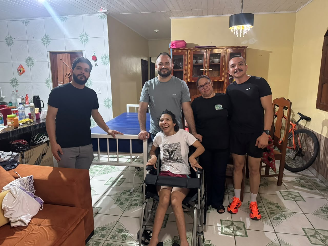 Capa da noticia Família sem condições de comprar cadeira de rodas encontra na Defensoria a garantia do direito 