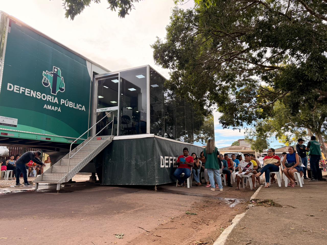 Capa da notícia Bairro Renascer recebe mutirão de ass